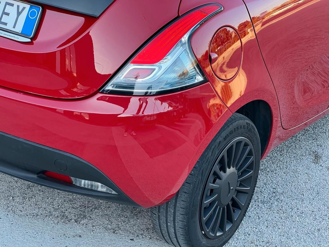 Lancia Ypsilon 1.0 FireFly 5 porte S&S Hybrid Silver Plus