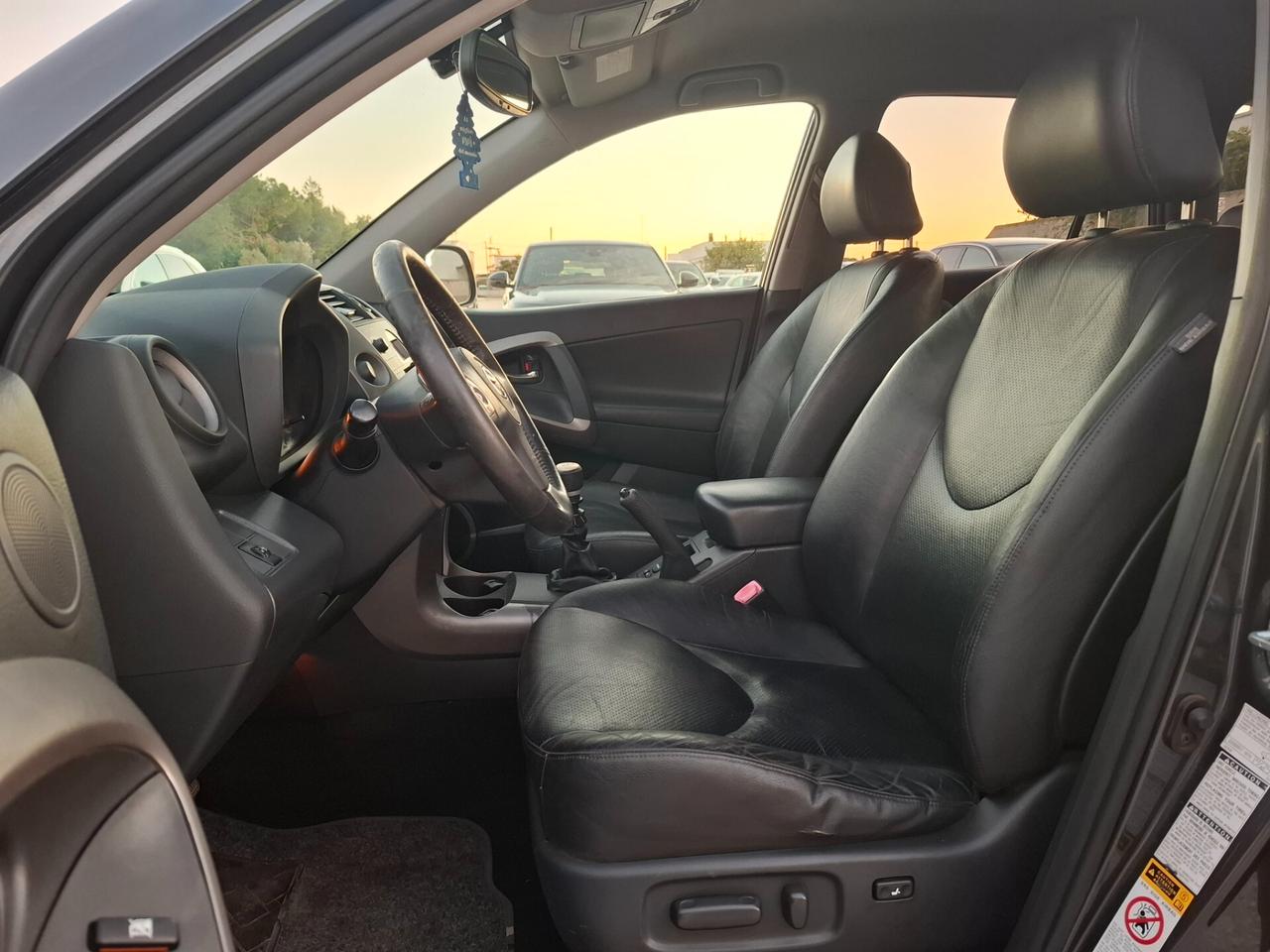 TOYOTA RAV 4 2.2 D 177 cv 4x4 LUXURY *PELLE-CERCHI*