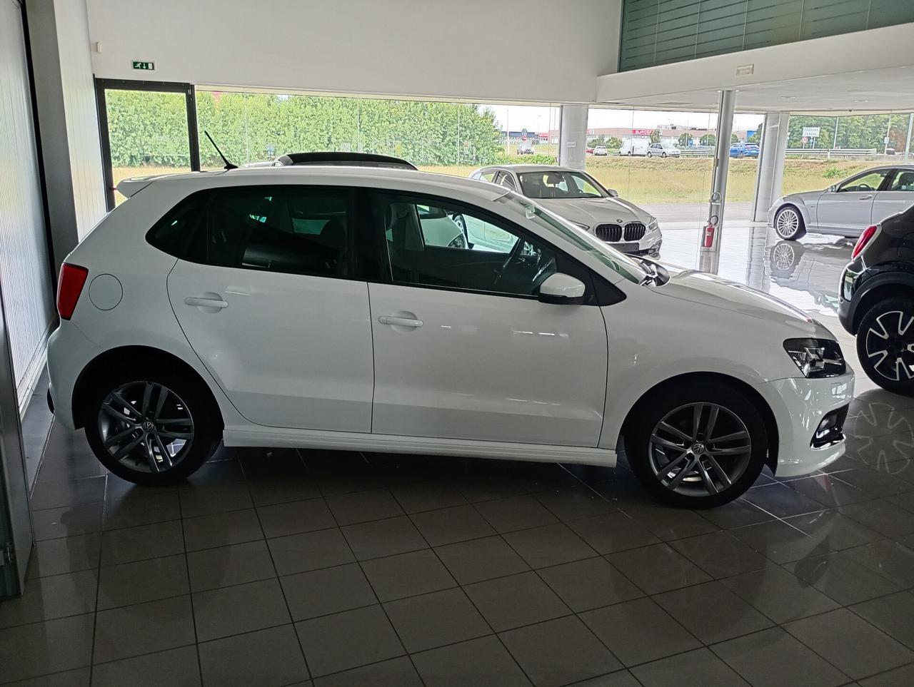 Volkswagen Polo R-LINE 1.0 5P - NEOPATENTATI -