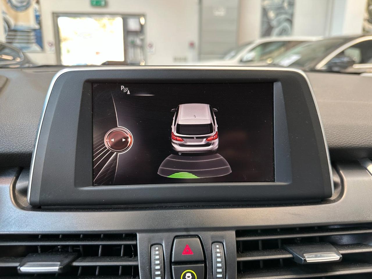 BMW 216 d Active Tourer Luxury Auto - LED - 17" - Pelle - Navi