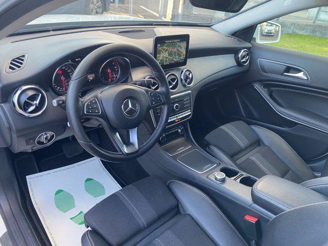 MERCEDES-BENZ GLA 200 d Automatic 4Matic Sport