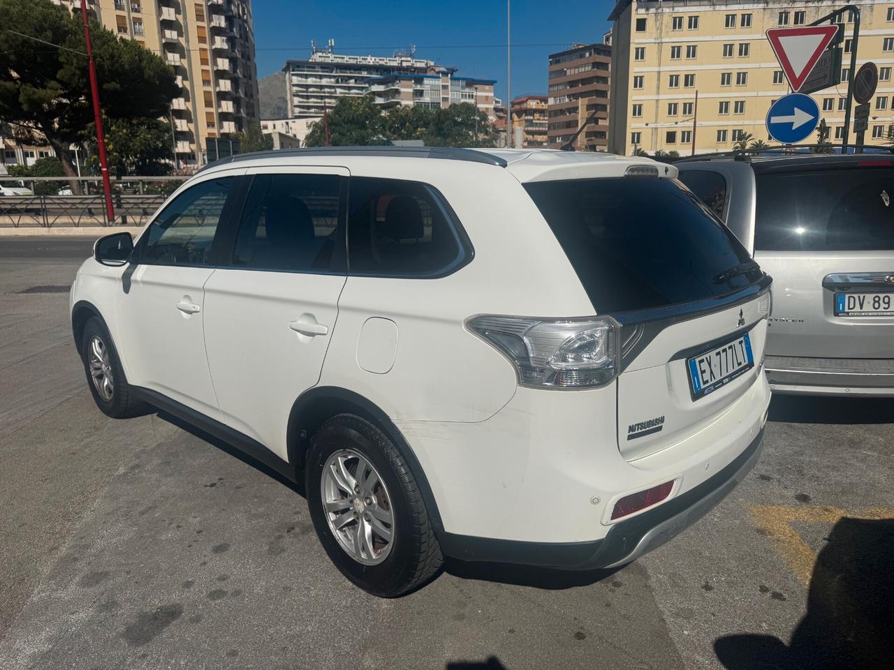 Mitsubishi Outlander 2.2 DI-D 4WD Intense