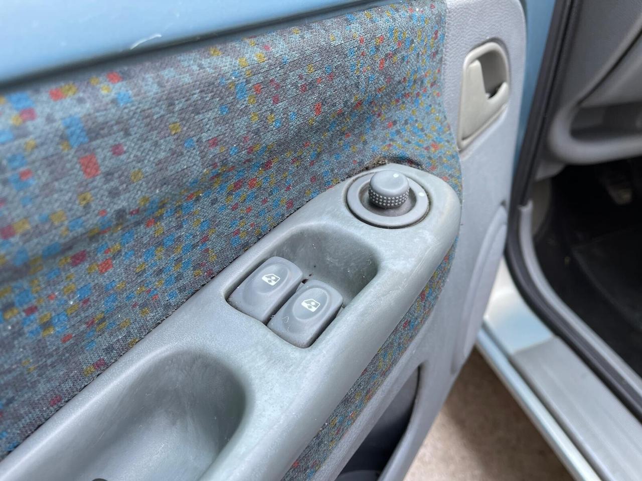Renault Twingo 1.2i benzina neopatentati