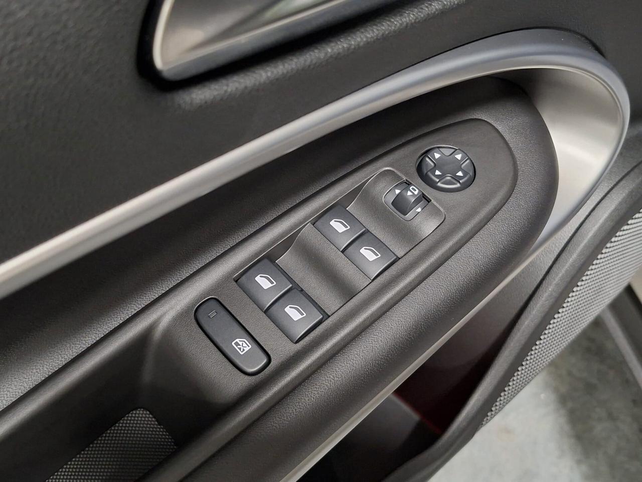 Jeep Avenger 1.2 Turbo mhev e-Hybrid Summit eDCT6 Km.0