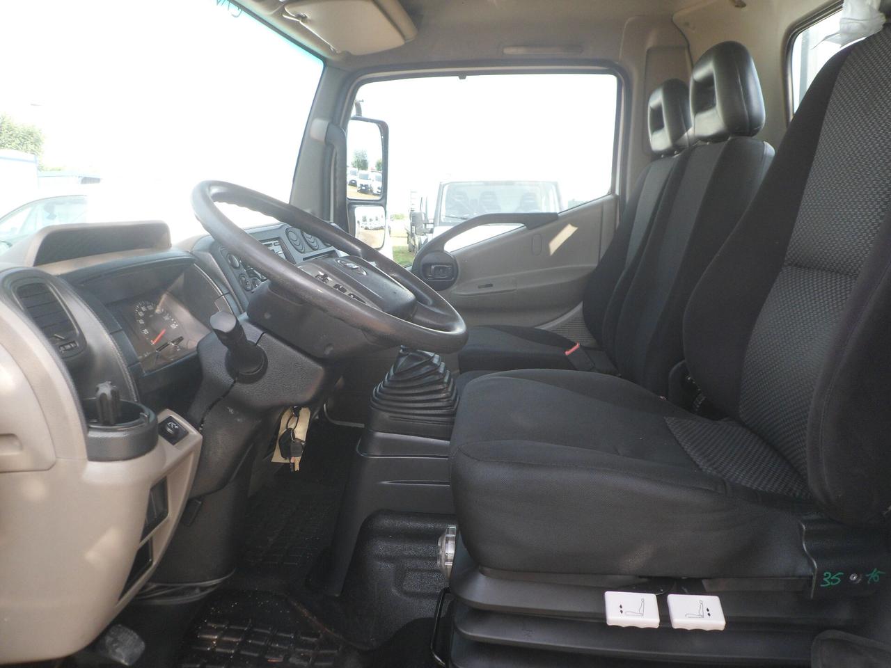 Nissan NT500 cassone fisso