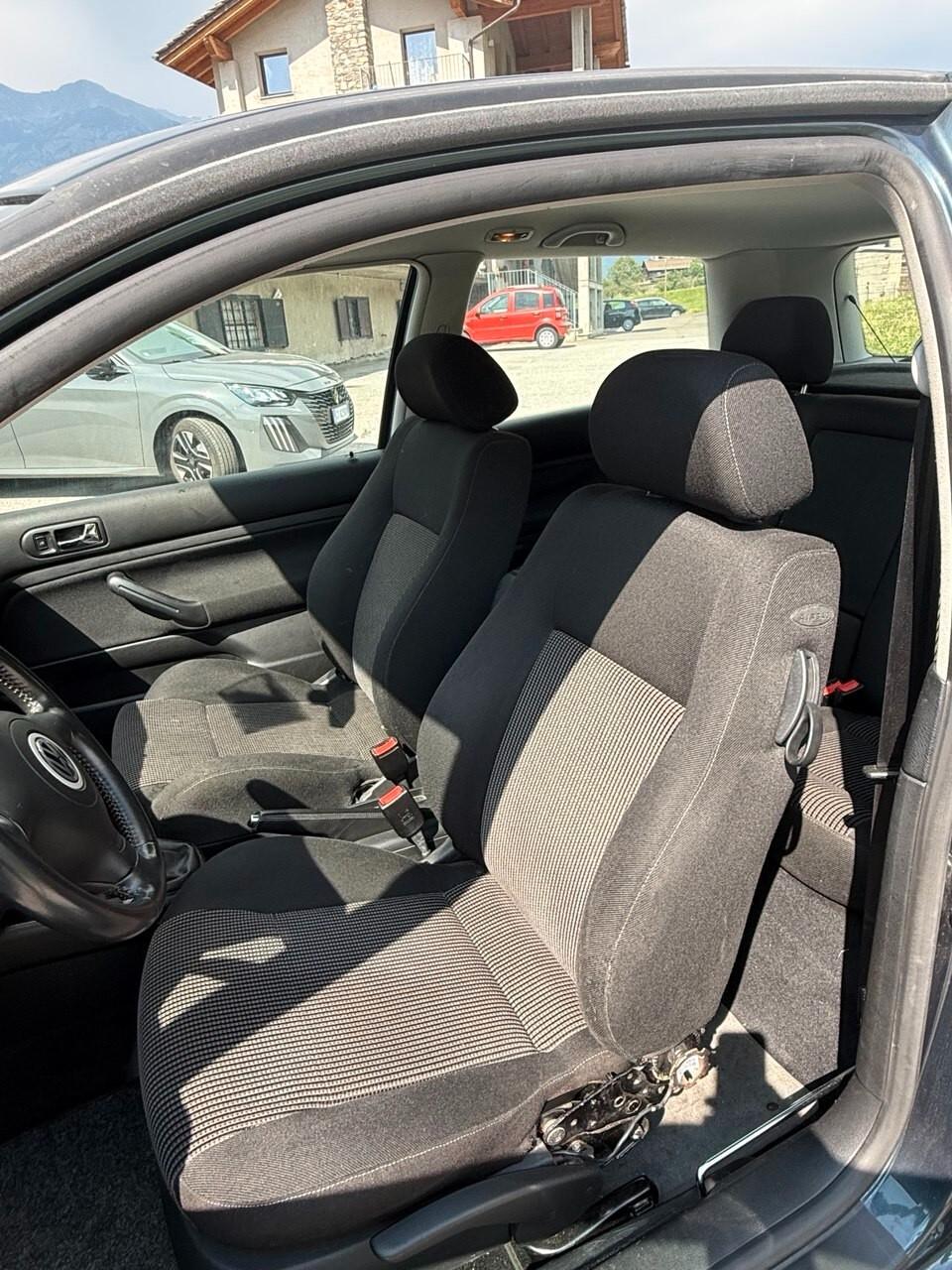 Volkswagen Golf 1.6 16V cat 3 porte Highline
