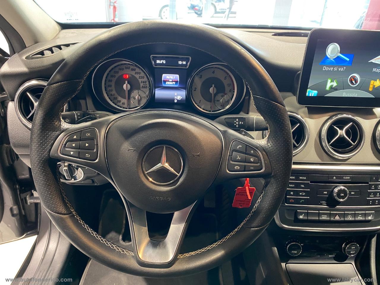 MERCEDES-BENZ GLA 200 d Automatic 4Matic Premium