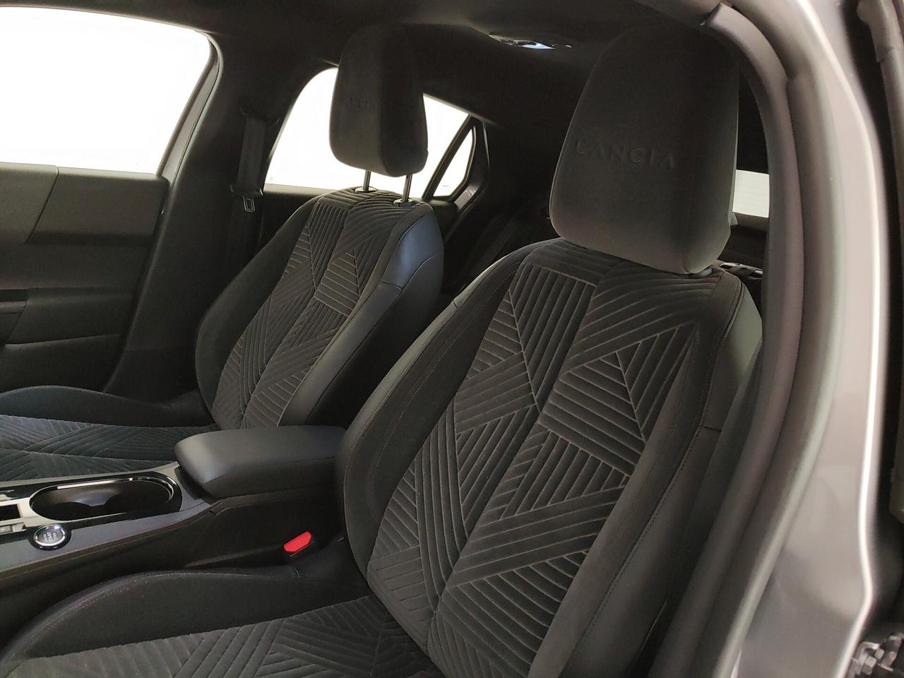 Lancia Ypsilon Hybrid e-DCT LX