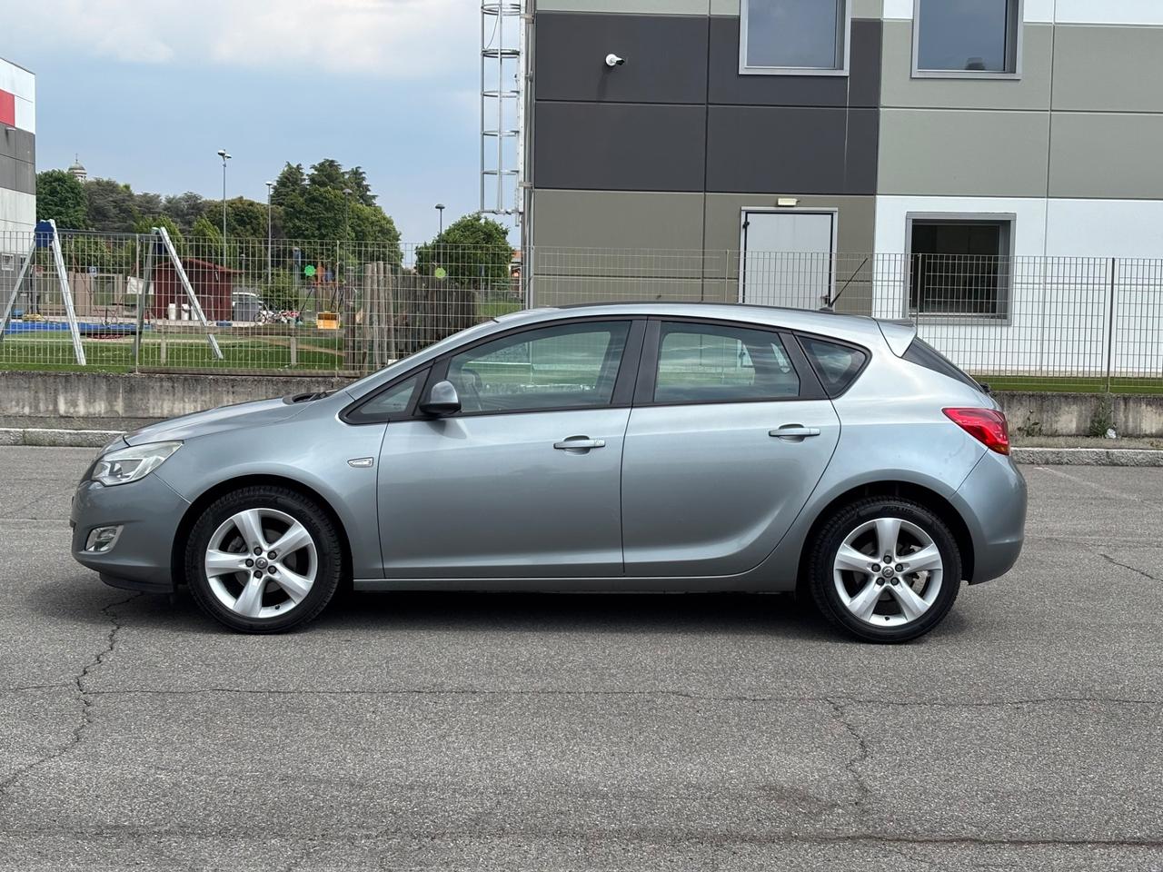 Opel Astra 1.6 115CV 5 porte Cosmo UNI PRO, GARANZIA