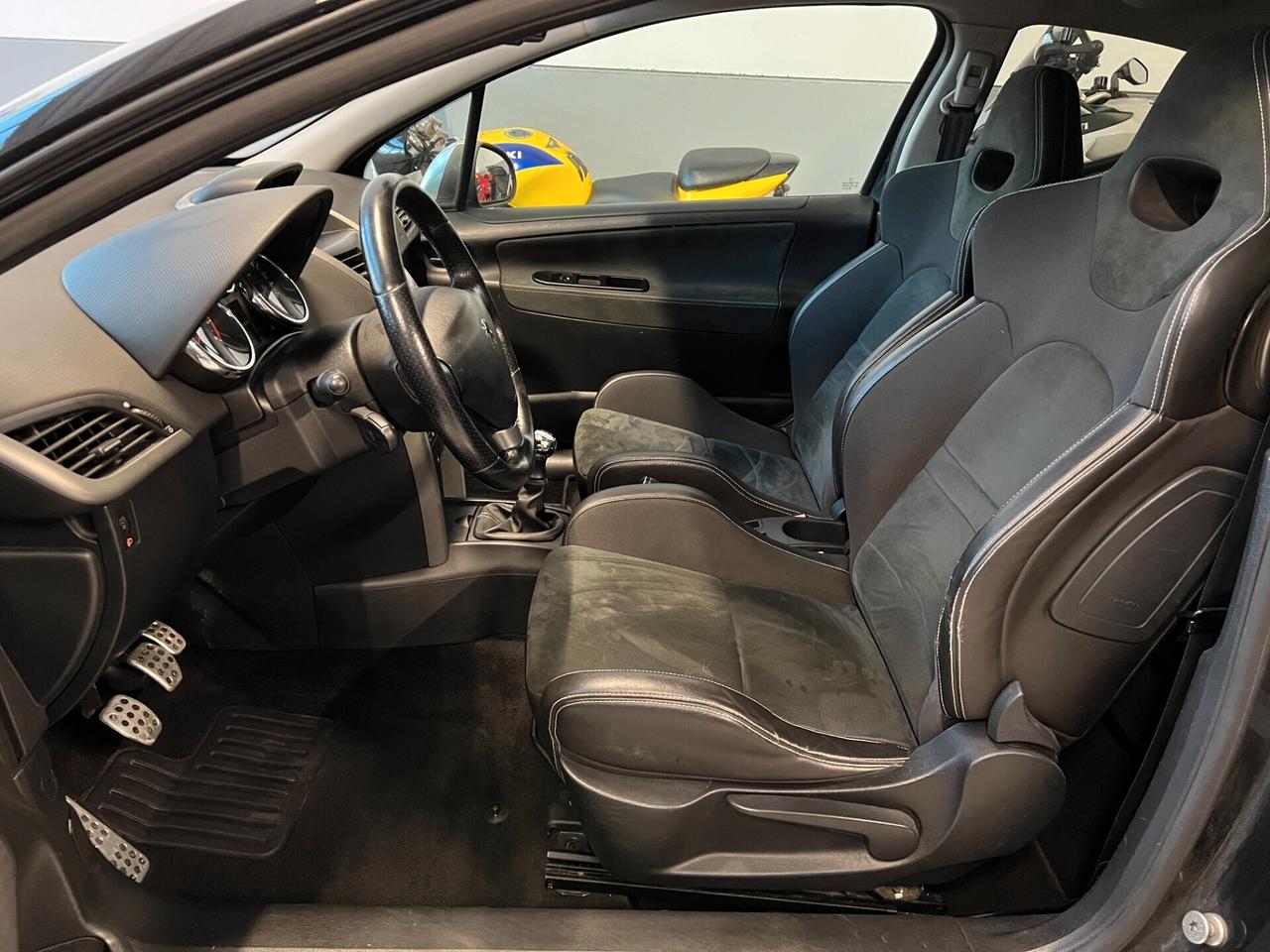 Peugeot 207 1.6 THP 175CV GTi