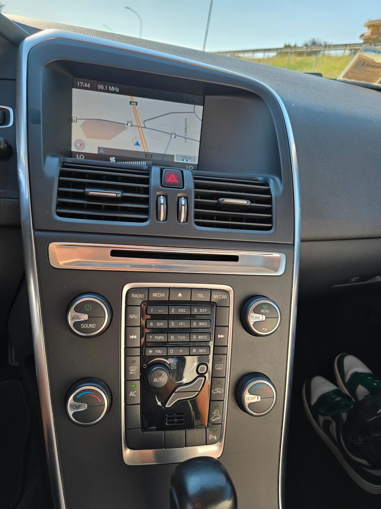 Volvo XC 60 XC60 D5 AWD Geartronic R-design