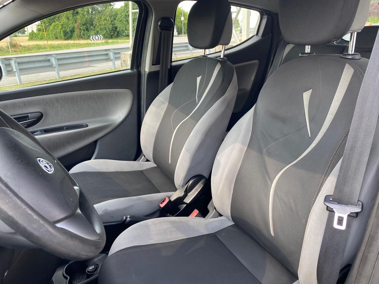Lancia Ypsilon 1.2 69 CV 5 porte GPL Ecochic Silver