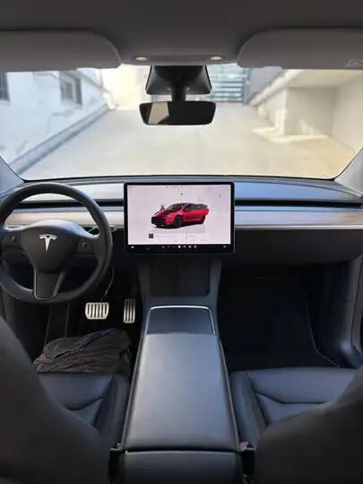 Tesla Model Y AWD Performance