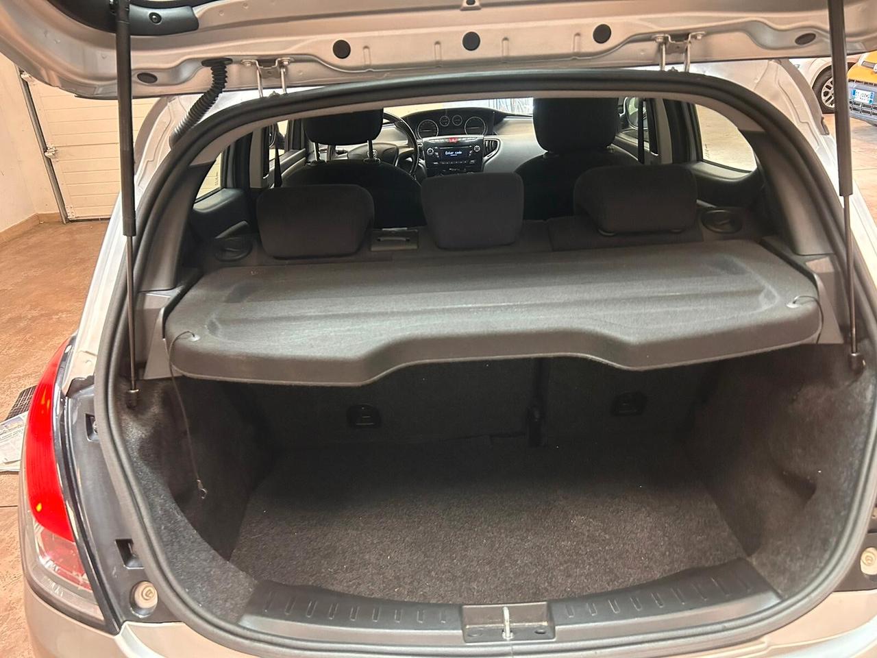 Lancia Ypsilon 1.2 69 CV 5 porte S&S Platinum