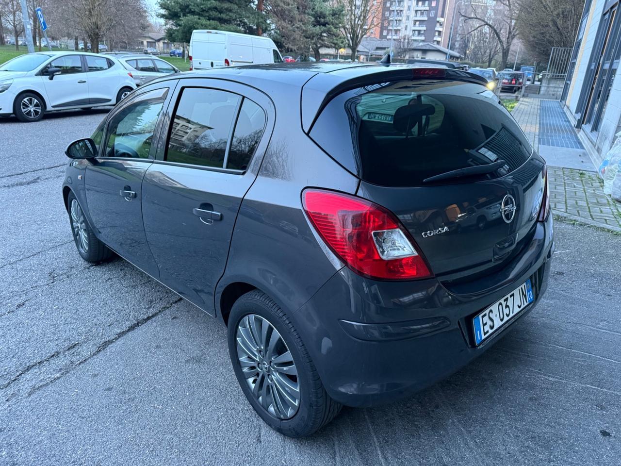 Opel Corsa 1.2 5 porte sport automatica