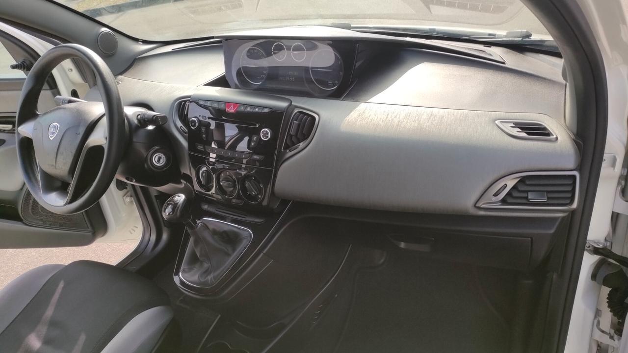 Lancia Ypsilon 1.3 MJT 95CV 5 porte NEOPATENTATI - 2015