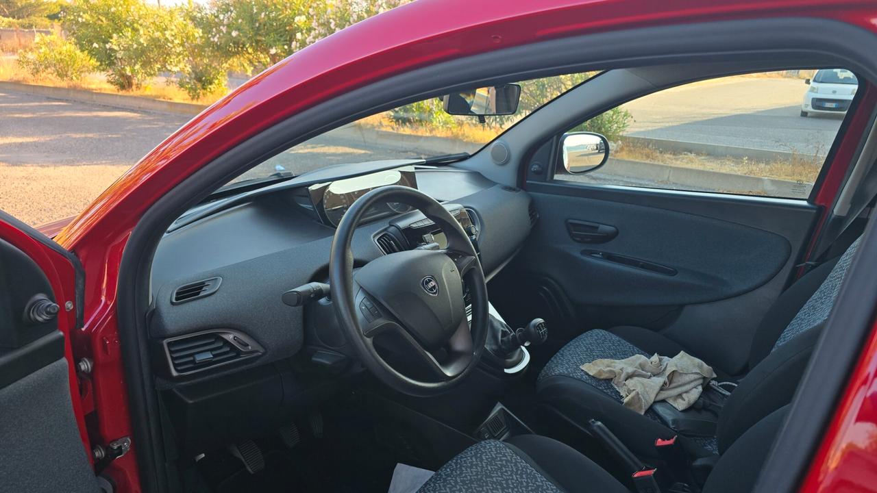 Lancia Ypsilon 1.0 FireFly 5 porte S&S Hybrid Ecochic Silver