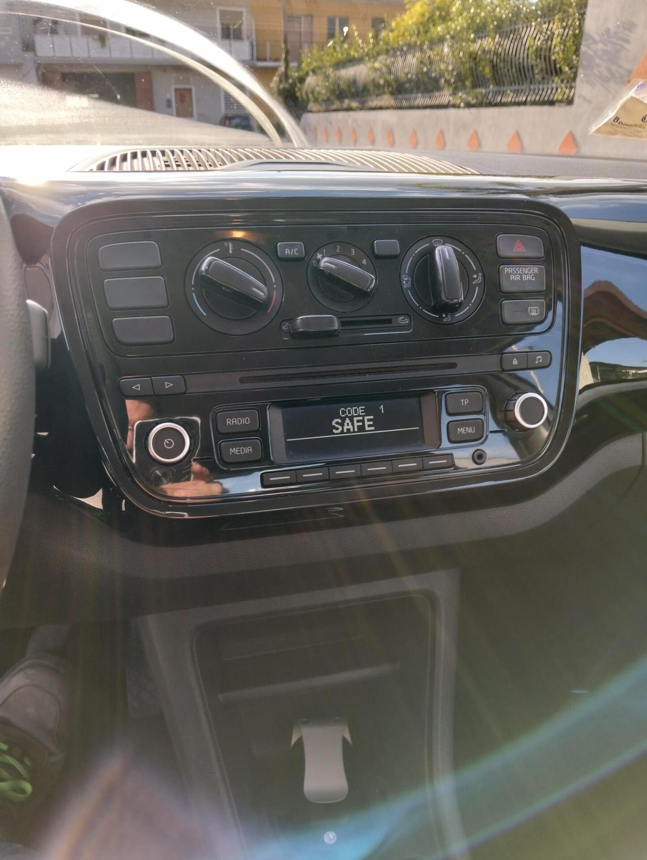 Volkswagen up! 1.0 Benzina Automatica 2014 Sinistrata