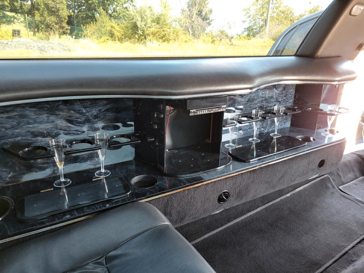 Limousine Lincoln Town car V8 4.6cc 209cv Benz/Gpl