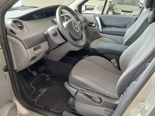 RENAULT Scenic 1.6 16V Dynamique