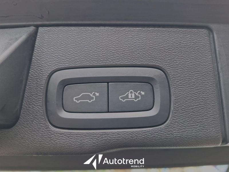 Volvo XC60 B4 197+14 CV Mild Hybrid Diesel Automatico Momentum Pro N1 Autocarro