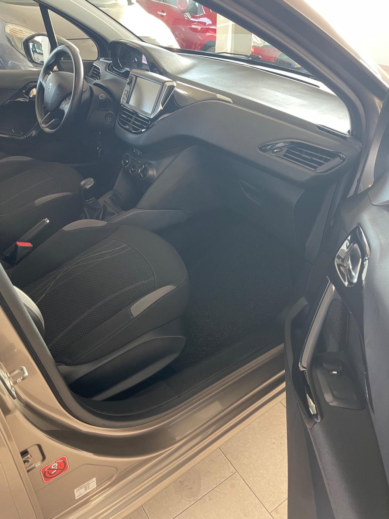 Peugeot 208 1.4 HDi 68 CV 5 porte Allure
