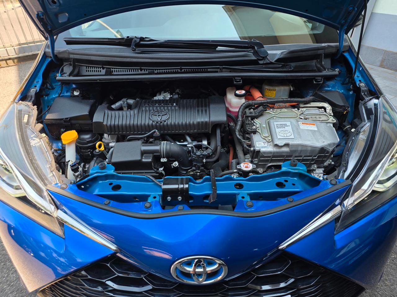 Toyota Yaris 5p 1.5 FULL HYBRID Trend Blue Edition