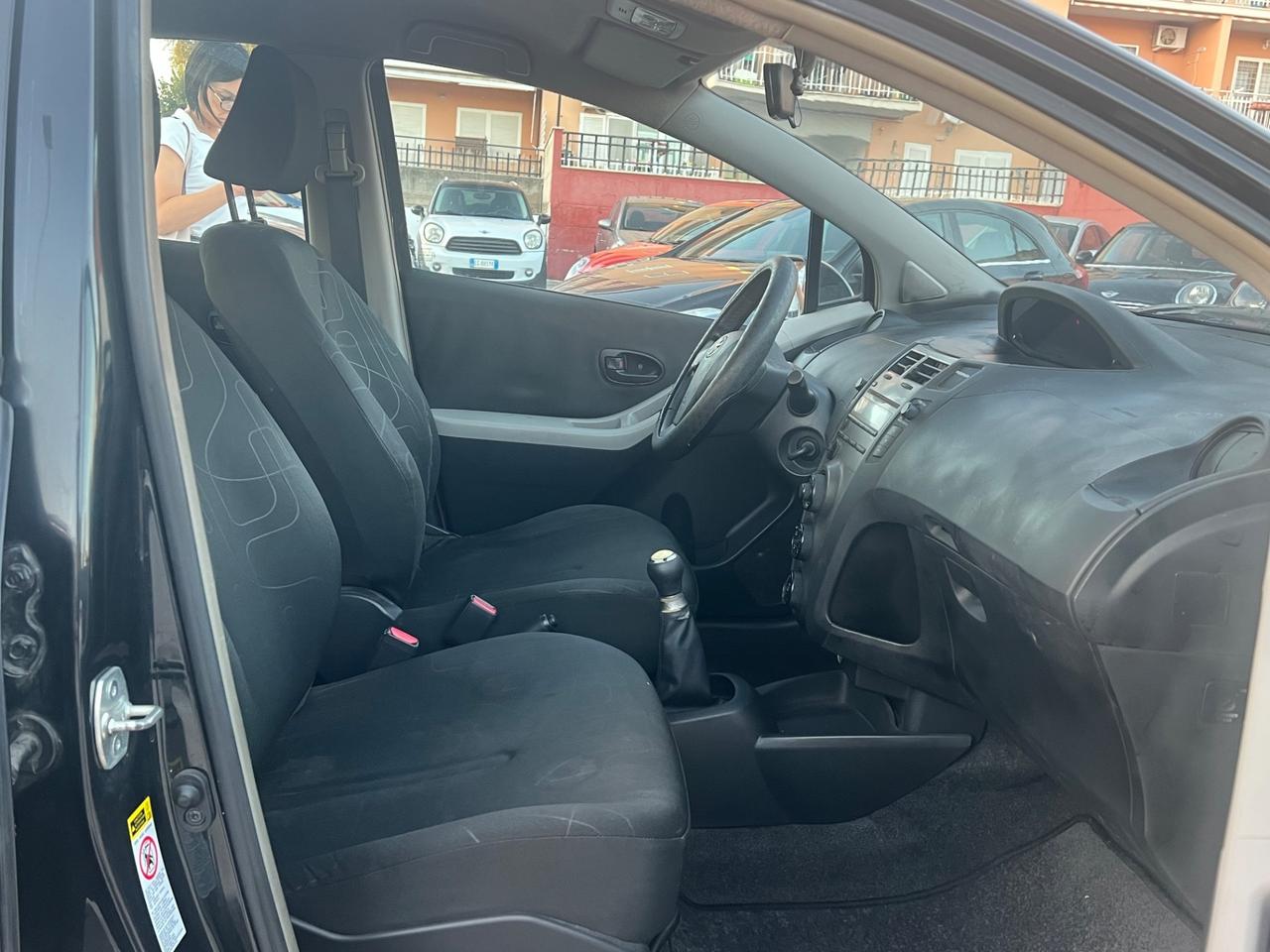 Toyota Yaris 1.0 5 porte