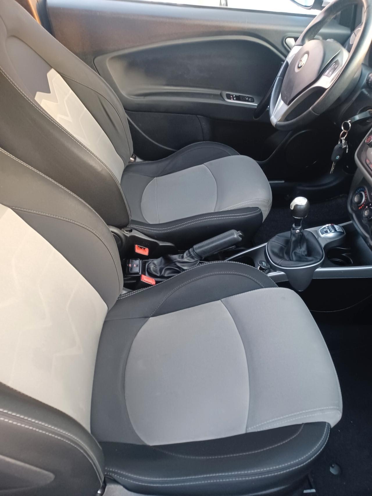 Alfa Romeo MiTo 1.3 JTDm DISTINCTIVE 2014