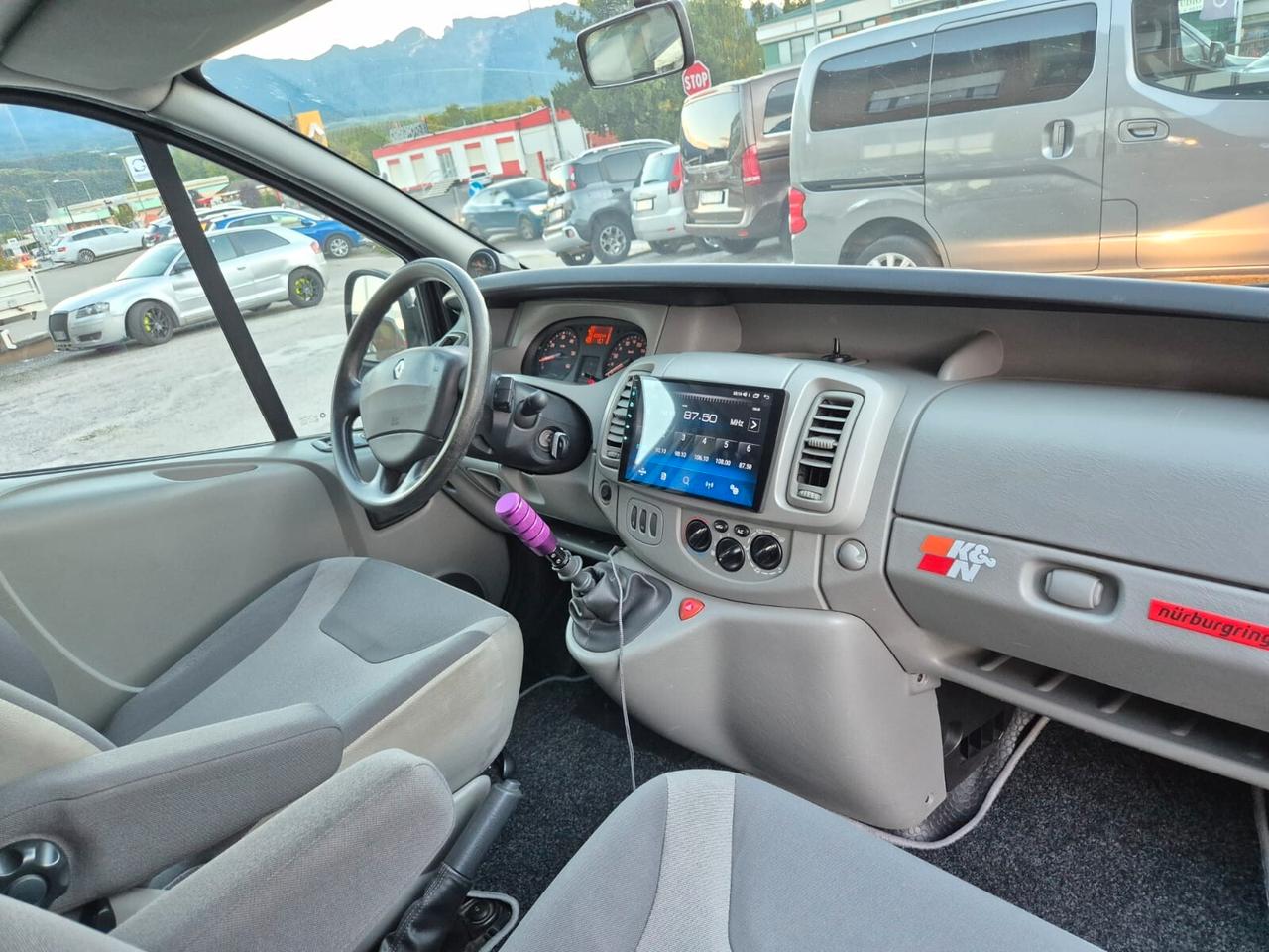 RENAULT TRAFIC 8 POSTI VERGLAST