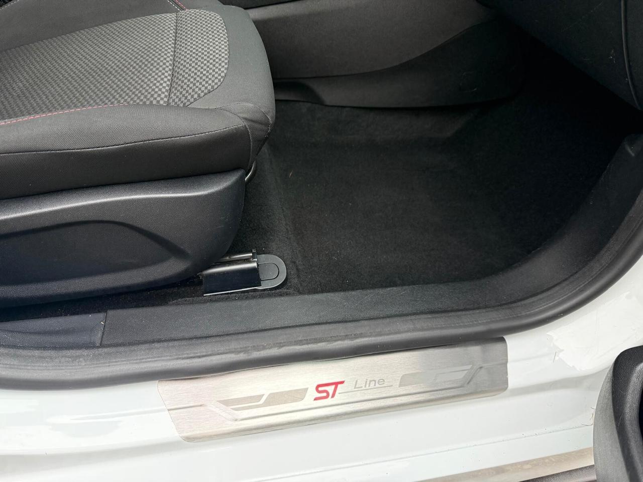 FORD FIESTA 1.1 S.T. LINE 5 P OK NEOP.