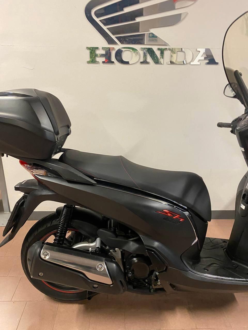 Honda SH 300 i sporty