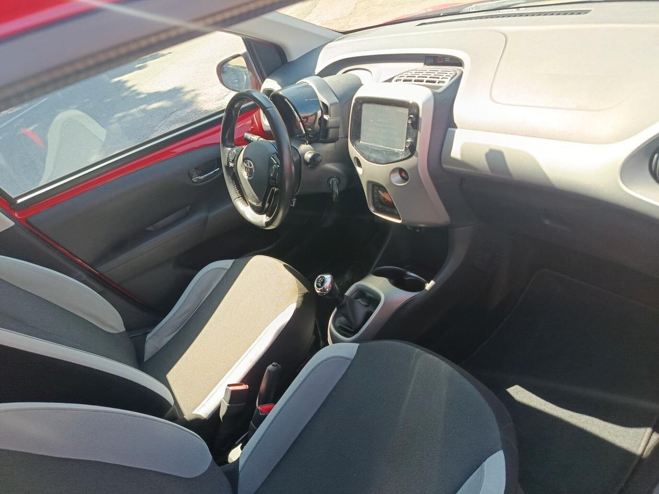 Toyota Aygo 1.0 VVT-i 69 CV 5 porte x-cite