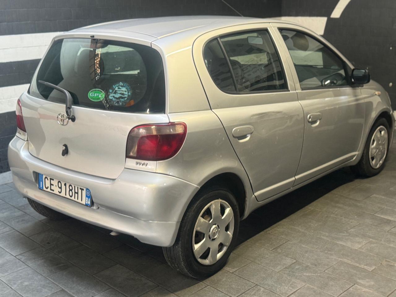 Toyota Yaris 1.3i 16V cat 5 porte Sol