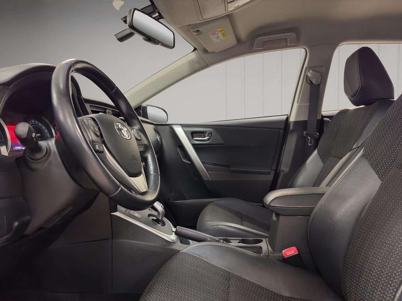 Toyota Auris 5p 1.8h Lounge