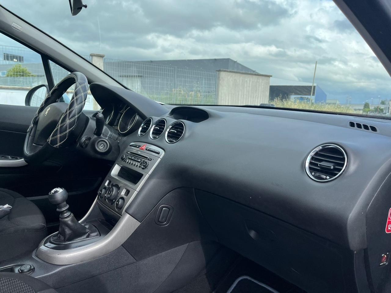 Peugeot 308 1.6 HDi 110CV 5p. Féline (6 Marce)