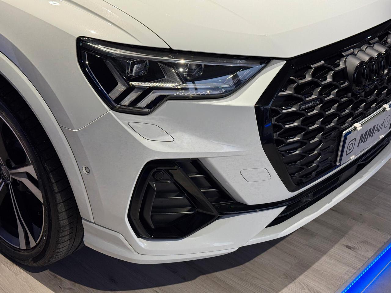 Audi Q3 SPB 40 TDI quattro S-Line Identity Black