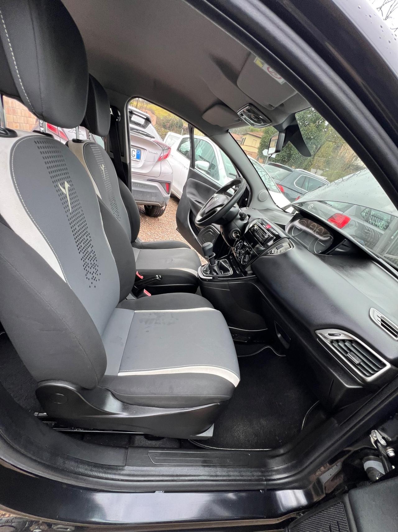 Lancia Ypsilon 1.2 69 CV 5 porte GPL Ecochic Silver