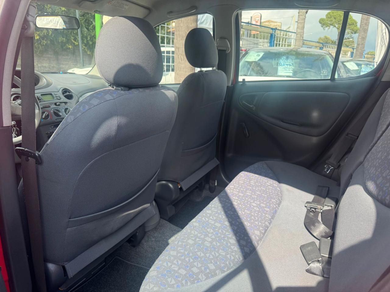Toyota Yaris 1.3i 16V cat 5 porte Luna