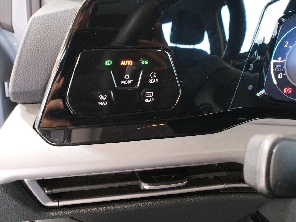 Volkswagen Golf 1.0 etsi evo Life 110cv dsg - IVA ESPOSTA