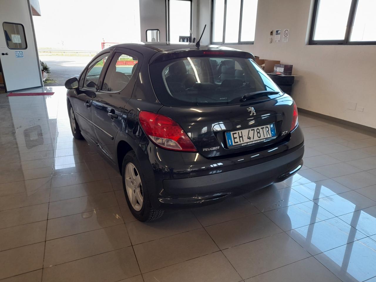 Peugeot 207 1.4 8V 75CV 5p. Active