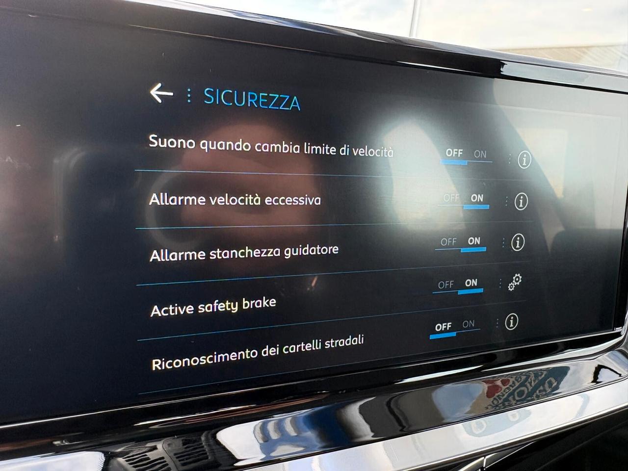 Peugeot 208 BUSINESS Hybrid 110 e-DCS6 SPOTICAR