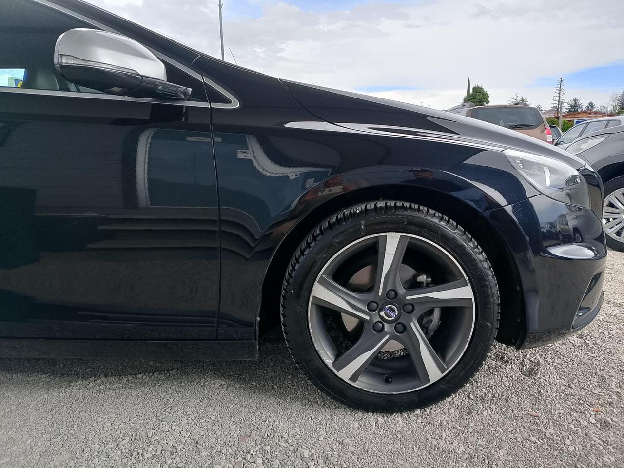 Volvo V40 D2 1.6 Powershift R-design Kinetic