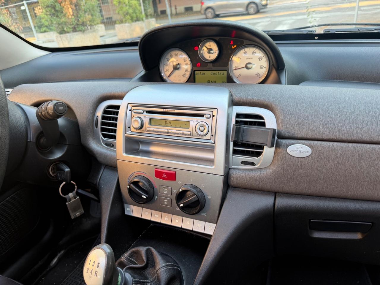 Lancia Ypsilon 1.2 VERSUS TETTO APRIBILE