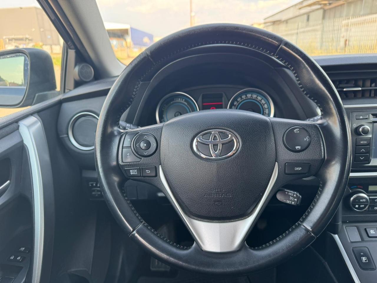 Toyota Auris 1.8 Hybrid. Cambio automatico