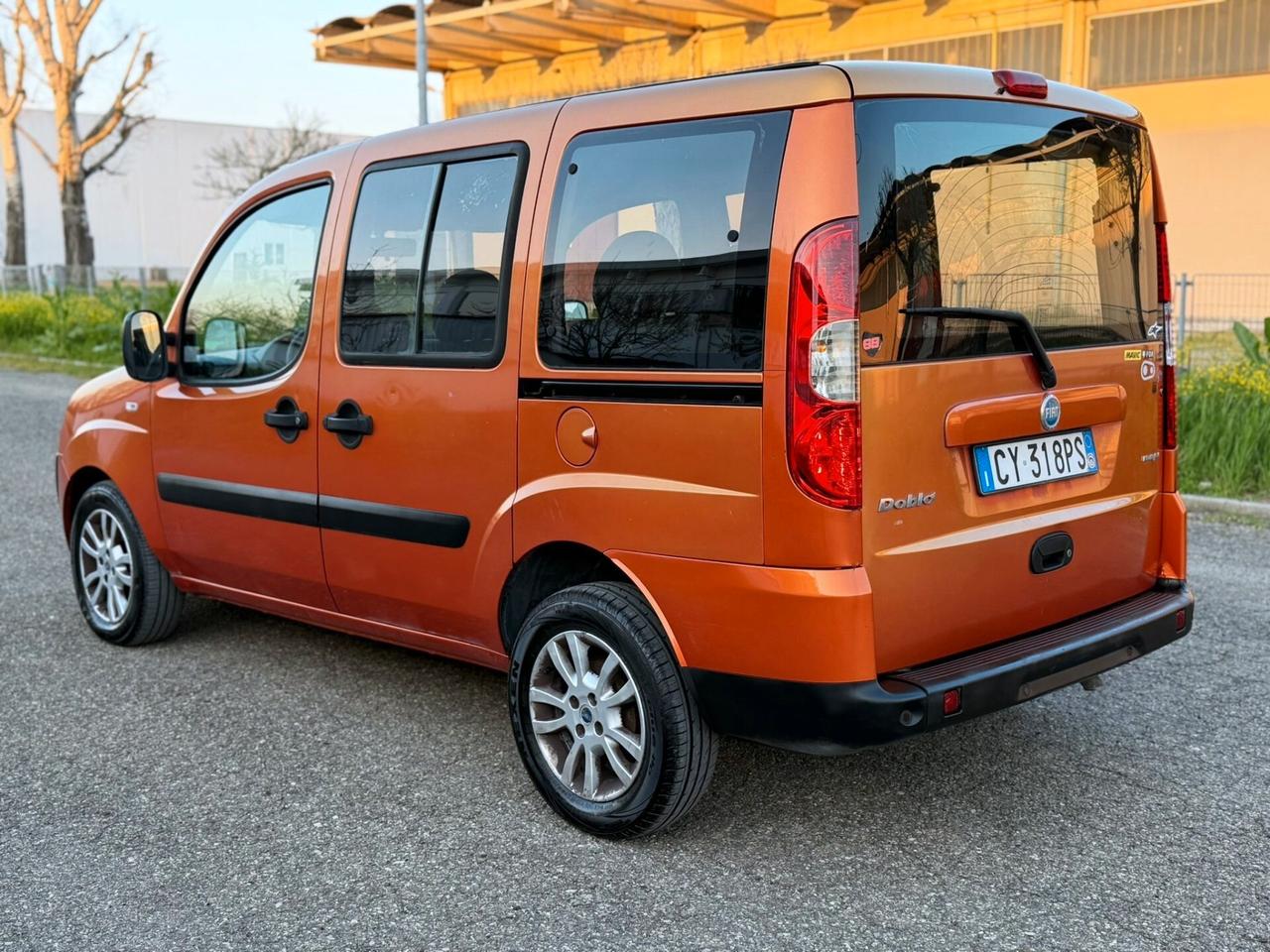 Fiat Doblo 1.9 MJT 105 CV Passo Lungo 5 posti