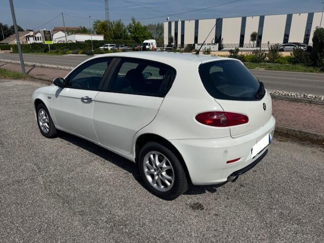 Alfa Romeo 147 1.9 JTD (120) 5 porte Progression