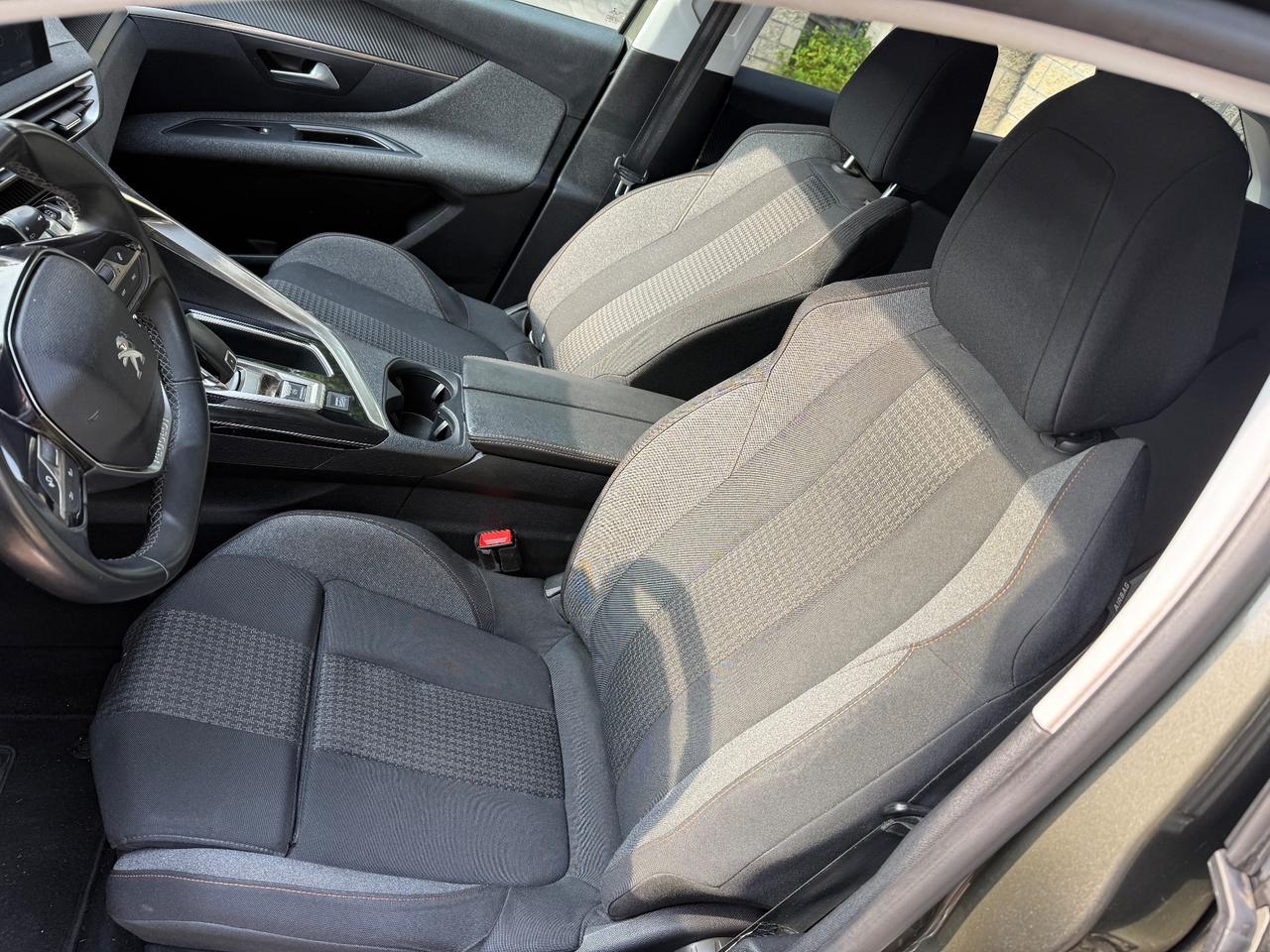 Peugeot 3008 BlueHDi 130 S&S EAT8 Business