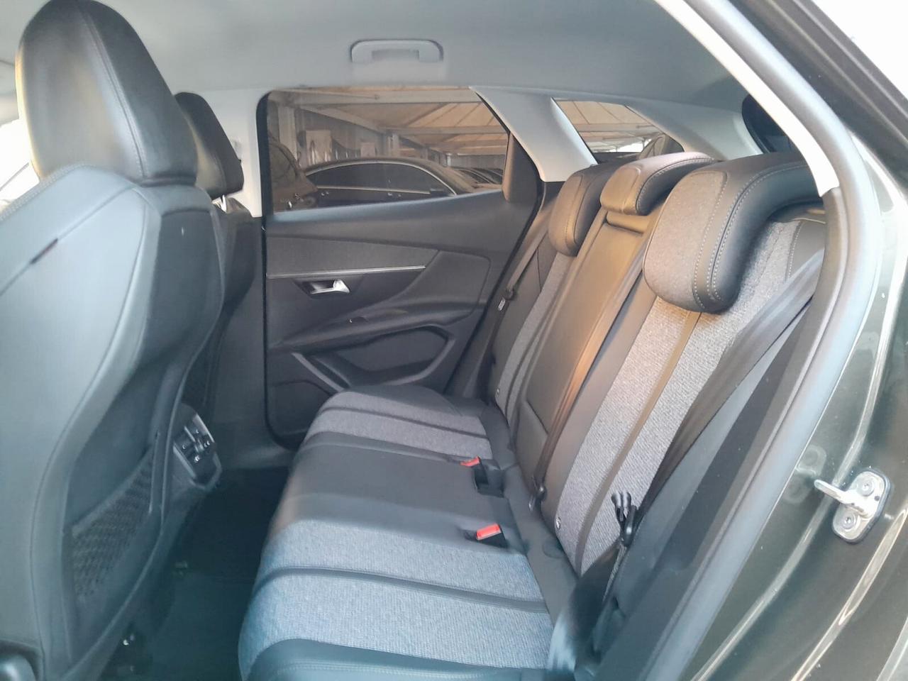 Peugeot 3008 BlueHDi 130 S&S EAT8 Allure