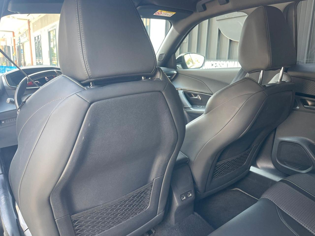 Peugeot 2008 GT LINE 1.2 Puretech Gancio traino omologato